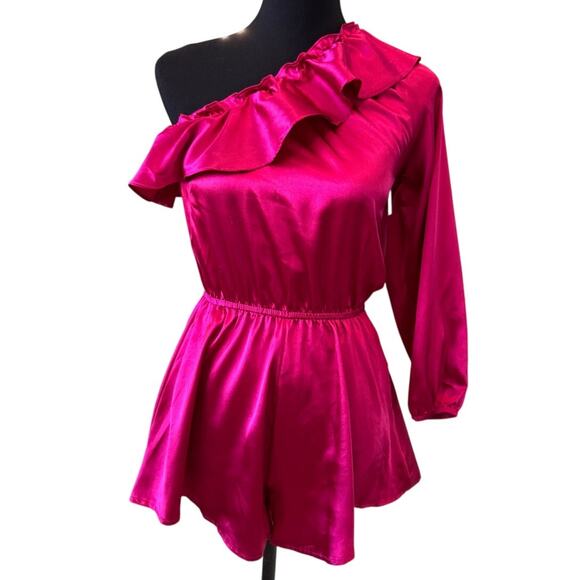 New STEVE MADDEN Fuchsia Purple Ruffle One Shoulder Satin Romper Size XS - Picture 4 of 8